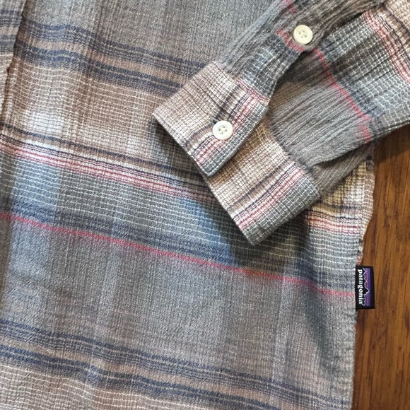 Patagonia | Men’s Plaid Organic Cotton Long Sleeve Button Down - Picture 5 of 9